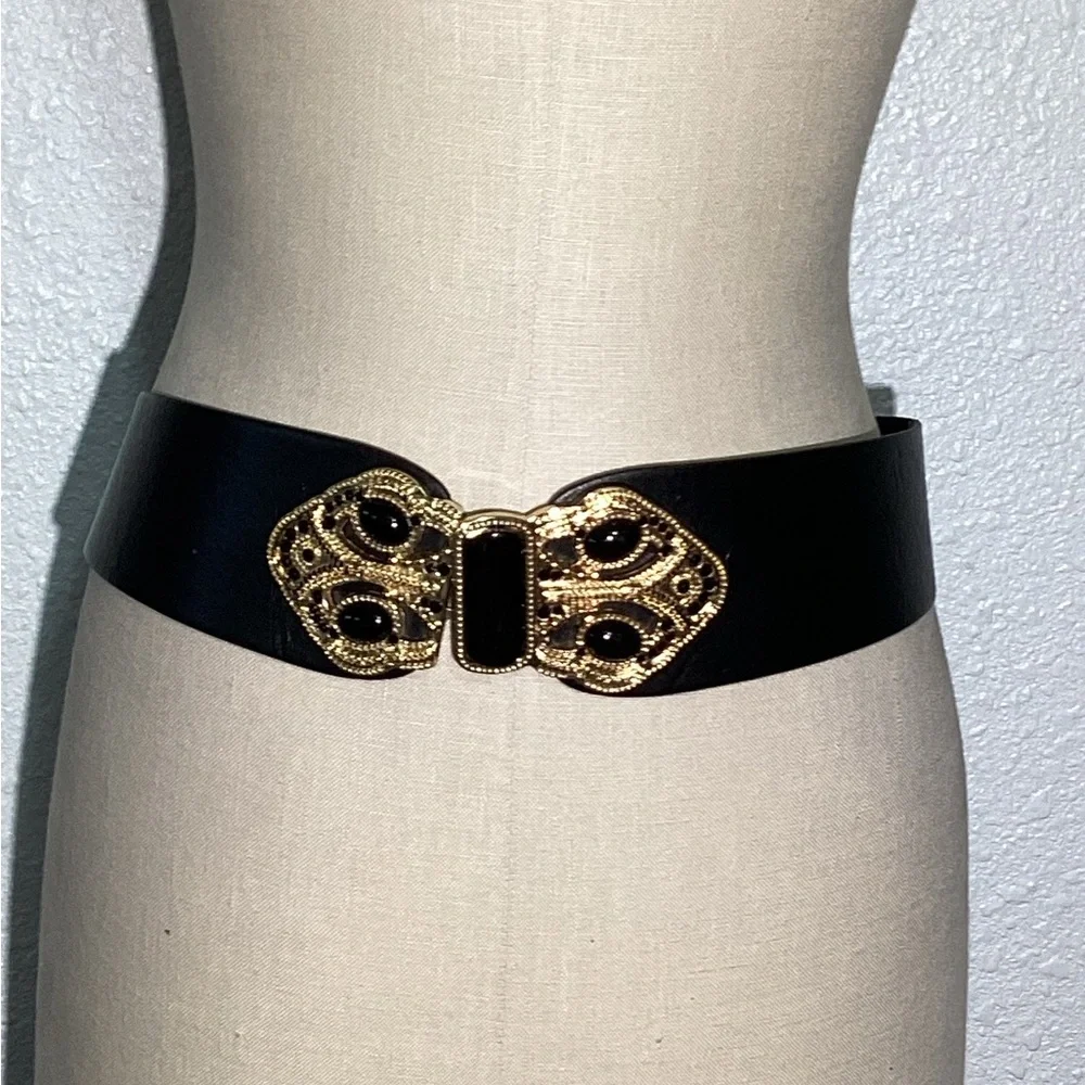 Chico’s black elastic faux leather belt size large